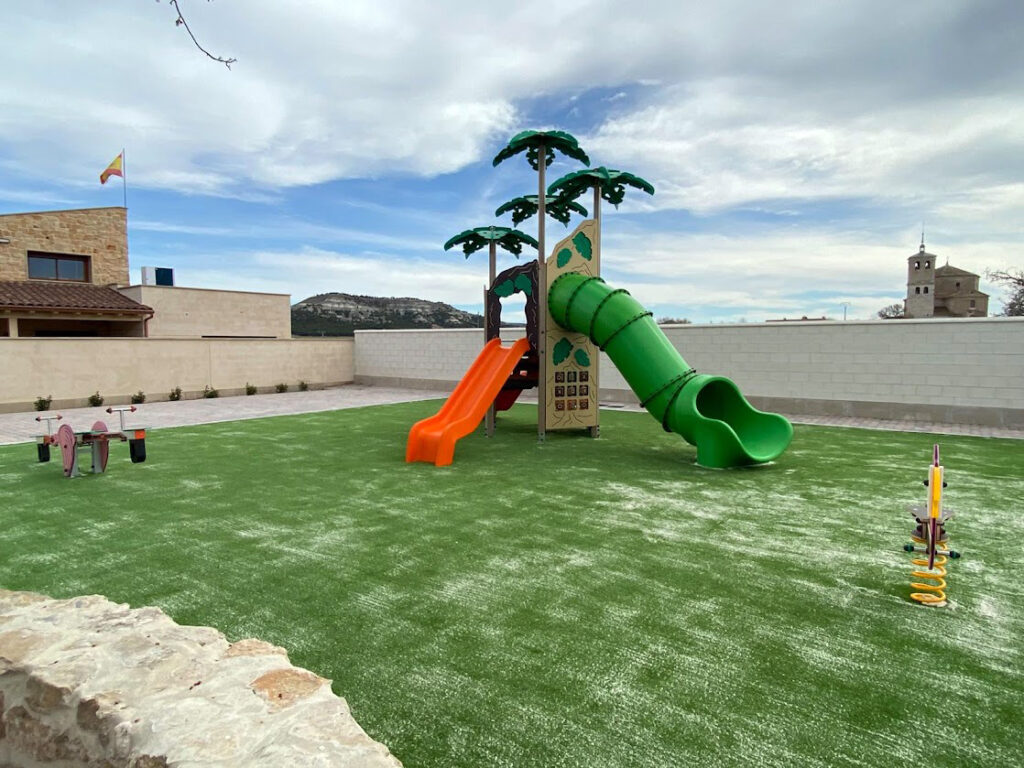 Nuevo parque infantil en la calle Pintor Gabino Gaona parquepintorgabinogaona2