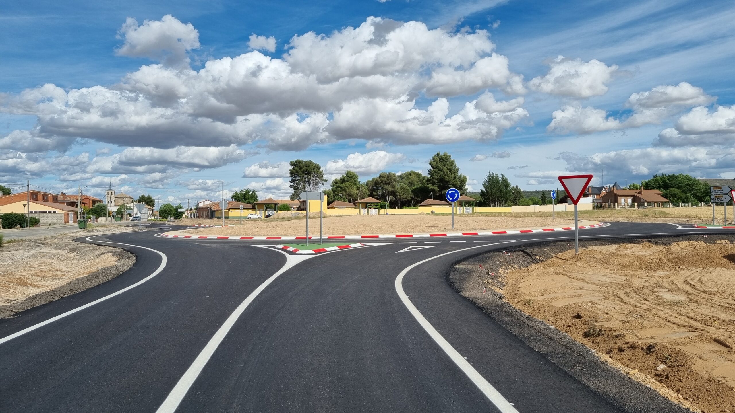 FINALIZADA LA CONSTRUCCIÓN DE UNA GLORIETA EN LA INTERSECCIÓN DE LAS CARRETERA VP-3003 CON LA VA-103 ROTONDAFINOBRA Scaled